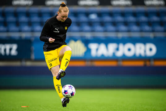 Ida Holm Neset of Bodø/Glimt warms up
