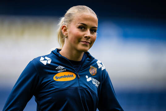 Mari Støylen Tilseth of Aalesund warms up