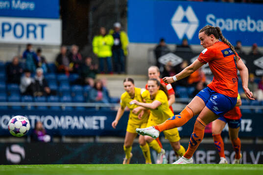 Katarina Dybvik Sunde of Aalesund scores the 2-0 goal
