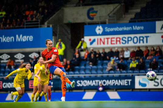 Katarina Dybvik Sunde of Aalesund scores the 7-1 goal