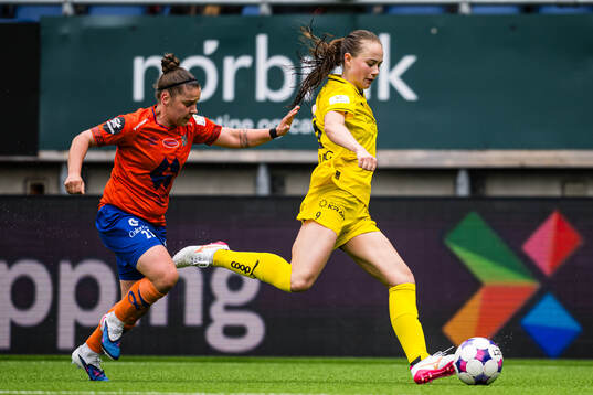 Agata Drozdzik of Aalesund and Lise Højsted Dissing of