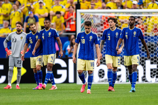 Goalkeeper Kristoffer Nordfeldt, Jesper Karlström, Isak