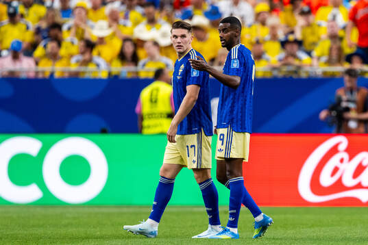 Viktor Gyökeres and Alexander Isak of Sweden