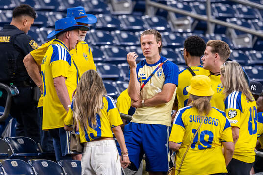 Mattias Svanberg of Sweden with family