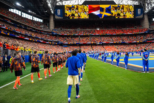 Players of Netherlands and of Sweden