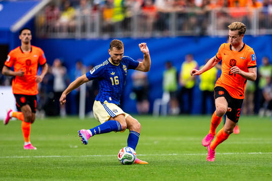 Jesper Karlström of Sweden and Frenkie De Jong of