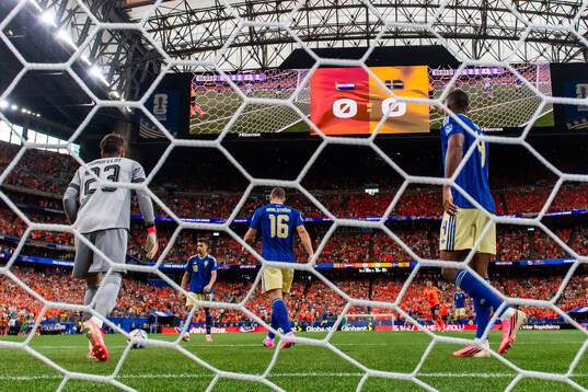 Goalkeeper Kristoffer Nordfeldt, Yasin Ayari, Jesper