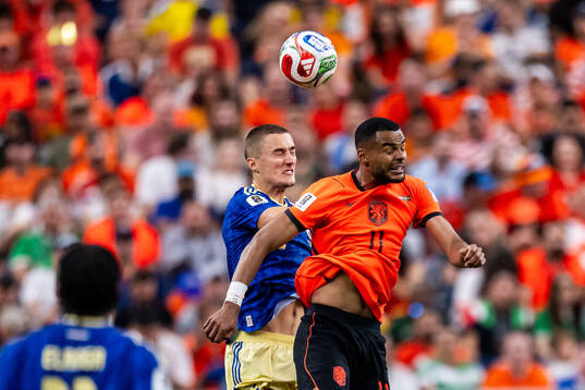 Gustaf Lagerbielke of Sweden and Cody Gakpo of Netherlands