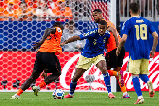 Isak Hien of Sweden and Cody Gakpo of Netherlands