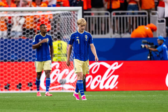 Lucas Bergvall of Sweden looks dejected
