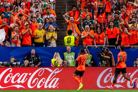 Crysencio Summerville of Netherlands celebrates