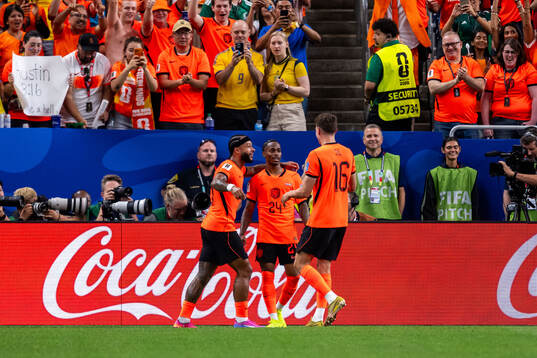 Crysencio Summerville and Memphis Depay of Netherlands