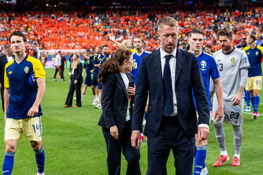 Head coach Graham Potter of Sweden looks dejected