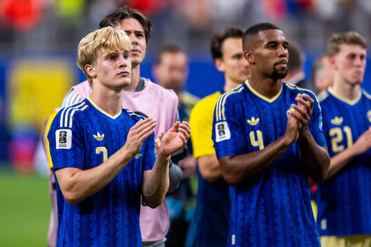 Lucas Bergvall of Sweden looks dejected