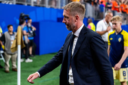 Head coach Graham Potter of Sweden looks dejected