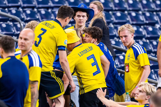 Victor Nilsson Lindelöf of Sweden with wife Maja Nilsson