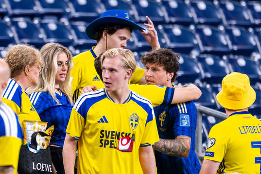 Victor Nilsson Lindelöf of Sweden with family