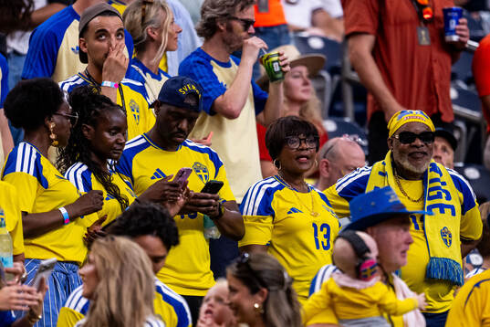 Family of Ken Sema of Sweden in the stands