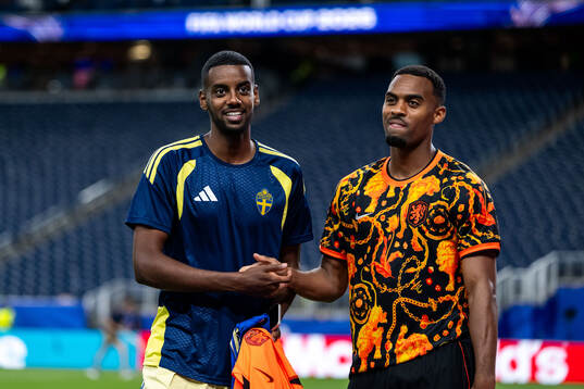 Alexander Isak of Sweden and Ryan Gravenberch of Netherlands