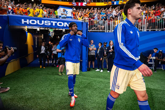 Anthony Elanga and Besfort Zeneli of Sweden