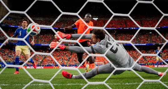 Brian Brobbey of Netherlands scores the 1-0 goal against