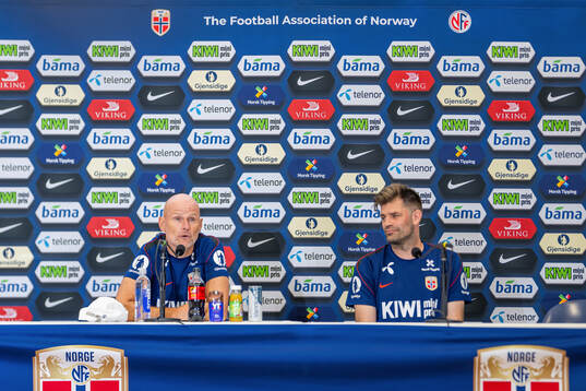 Head coach Ståle Solbakken and press officer Morten