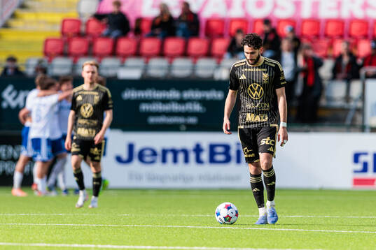 Östersunds Edgar Sarkis Navassardian deppar
