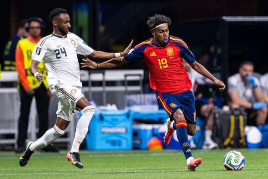 Moteb Alharbi of Saudi Arabia and Lamine Yamal of Spain