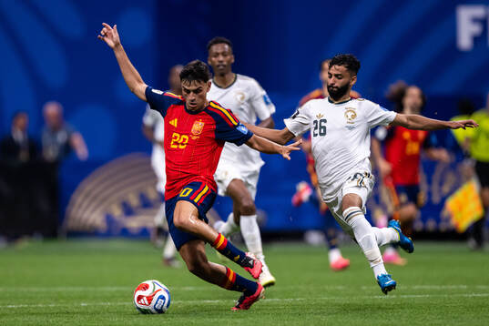 Pedri of Spain and Mohammed Abu Alshamat of Saudi Arabia