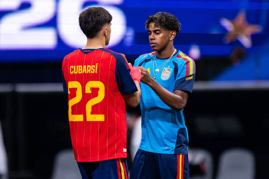 Pau Cubarsi and Lamine Yamal of Spain
