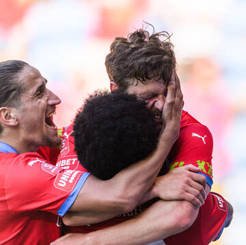 Helsingborgs Ervin Gigovic och Max Svensson jublar