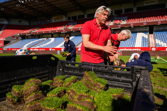 Jens Riis Olsson, teamchef på Fritid Helsingborg tar upp