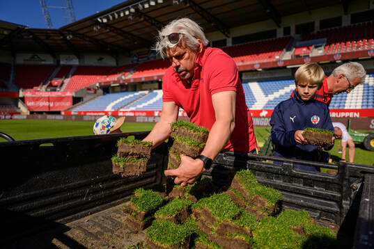 Jens Riis Olsson, teamchef på Fritid Helsingborg tar upp