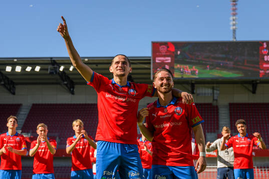 Helsingborgs Ervin Gigovic och Timothe Rupil jublar