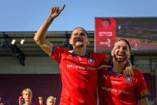 Helsingborgs Ervin Gigovic och Timothe Rupil jublar