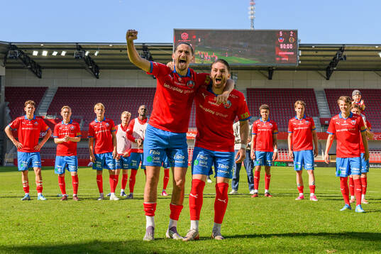Helsingborgs Ervin Gigovic och Timothe Rupil jublar