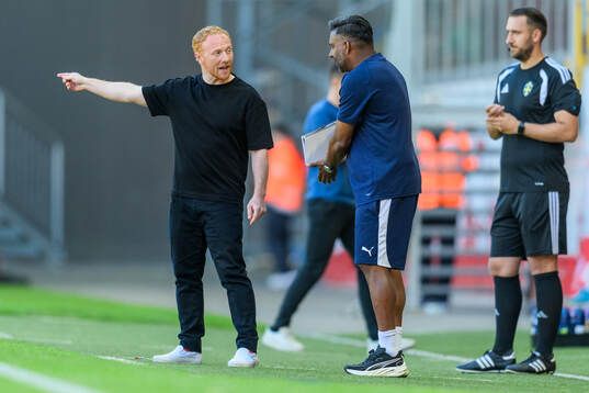 Helsingborgs manager Stevie Grieve och assisterande