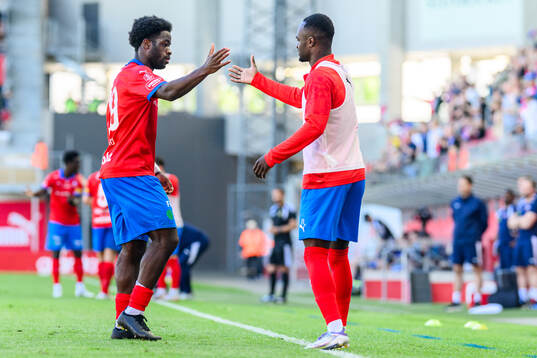 Helsingborgs Kevin Nyarko och Adam Akimey jublar