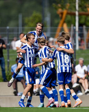 IFK Göteborgs Charlie Korutschka Larsson jublar med