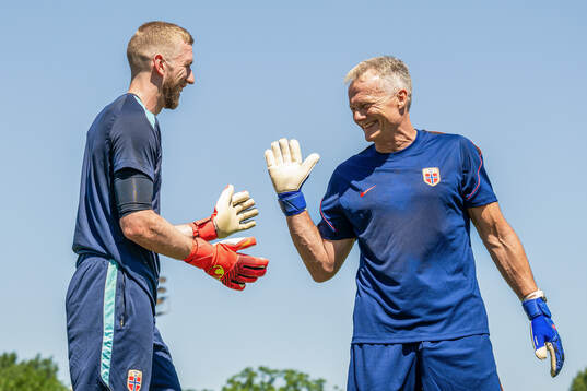 Goalkeeper Egil Selvik and goalkeeper coach Frode Grodås