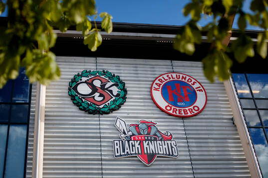 Örebro SK, Karlslund och Black Knights logotyper på Behrn