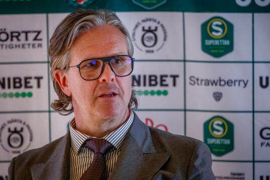 Örebros tränare Rikard Norling på presskonferensen