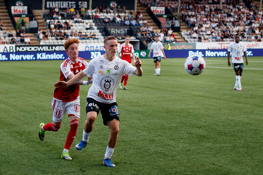 Sandvikens Alan Carleton och Örebros Jacob Ouro Ortmark