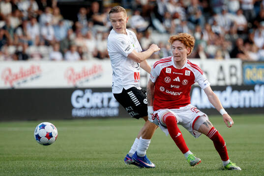 Örebros Jacob Ouro Ortmark och Sandvikens Alan Carleton