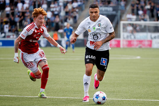Örebros Ahmed Yasin och Sandvikens Alan Carleton