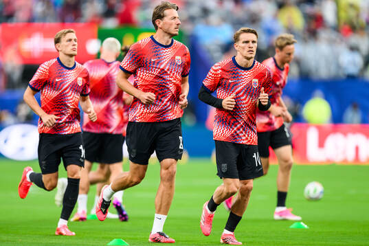Sander Berge and Martin Ødegaard of Norway