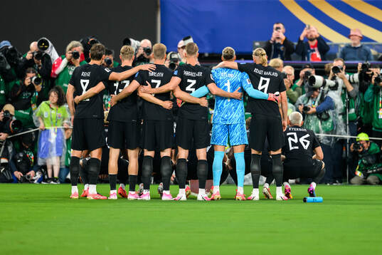 The starting eleven of Norway pose for a photo