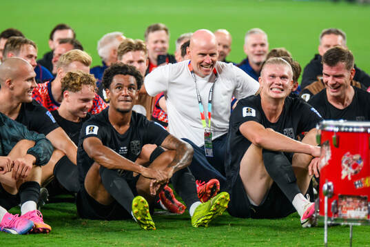 Oscar Bobb, Head coach Ståle Solbakken and Erling Braut