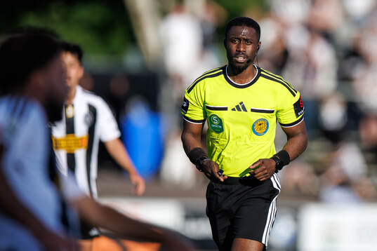 Domare Fredrik Oppong
