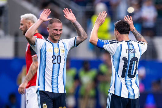 Alexis Mac Allister and Lionel Messi of Argentina celebrate